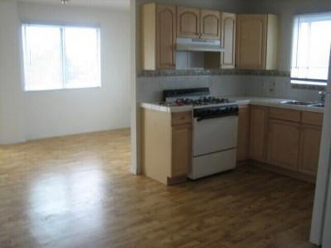 Newer stove now - 3028 B St
