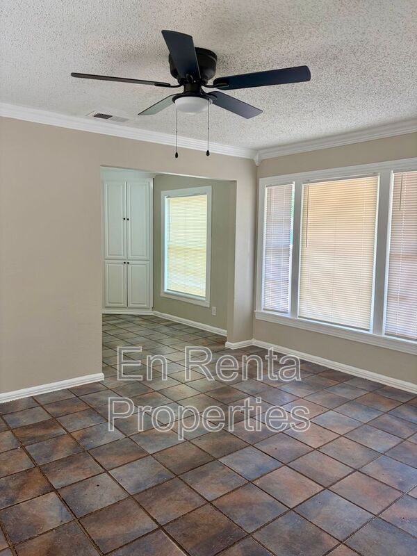 Foto del edificio - 601 W Beach St