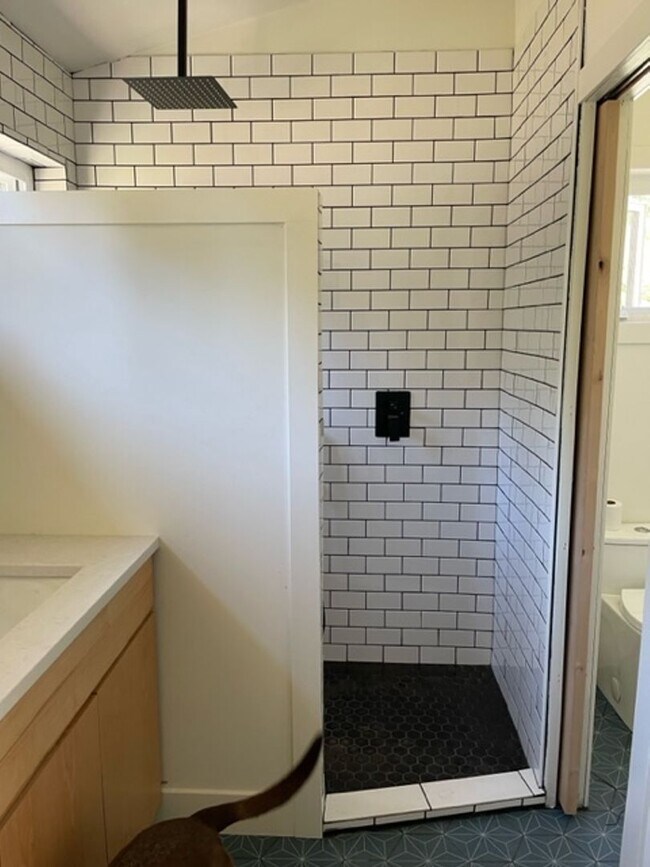 Building Photo - Brand New One Bedroom with Loft