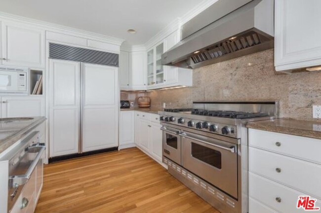 Building Photo - 27086 Malibu Cove Colony Dr