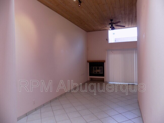 Building Photo - 562 Aztec Rd NW