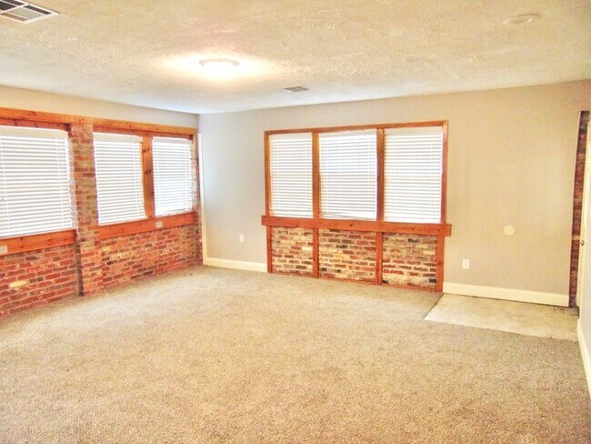 Building Photo - Beautiful Home for Lease!
