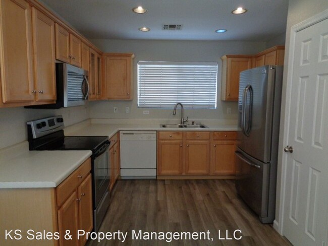 Building Photo - 3 br, 2 bath House - 631 E. Banelli Pl.