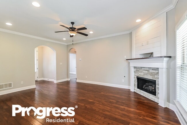 Building Photo - 2580 Woodcutter Dr