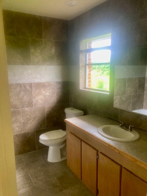 Foto del edificio - 1001 McDonald Dr