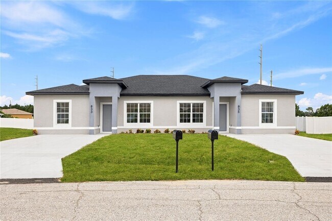 Foto del edificio - 835 Colville Dr