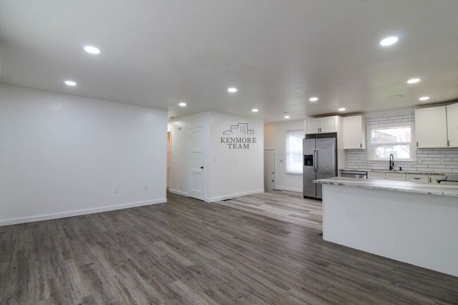 Building Photo - 608 Torbett St