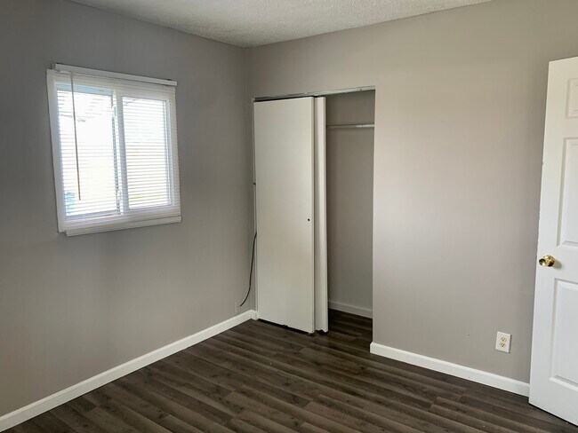 Foto del edificio - 1159 St Michaels Ave