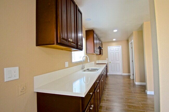 Foto del edificio - 18792 E Spring St