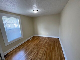 Foto del edificio - 938 3rd Ave SE