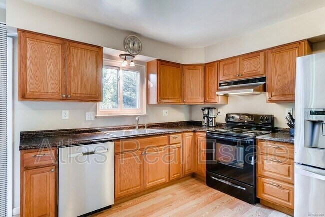 Building Photo - 6725 S Penrose Ct
