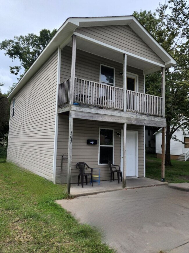 Foto del edificio - Great Two Story Home In Town