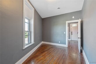 Building Photo - 319 N Salina St