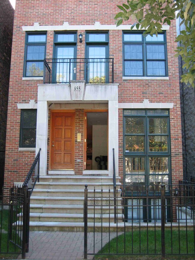 Building Photo - 855 W George St