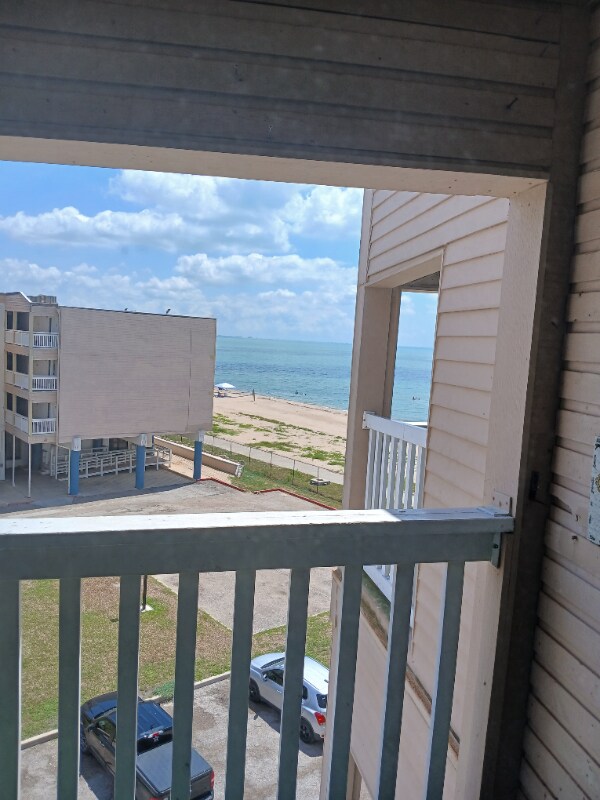 Foto principal - 3938 Surfside Blvd