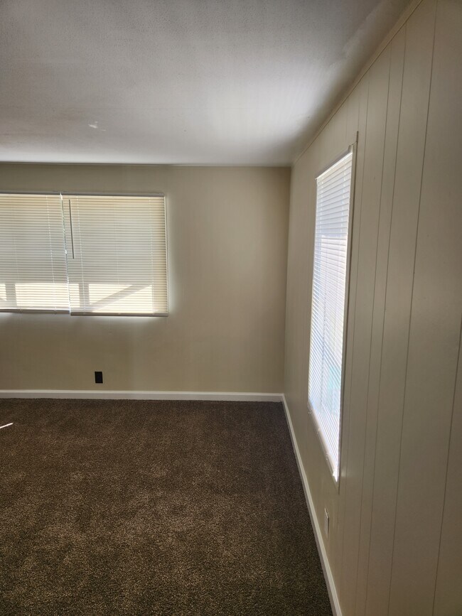 Building Photo - 319 Becky Ln
