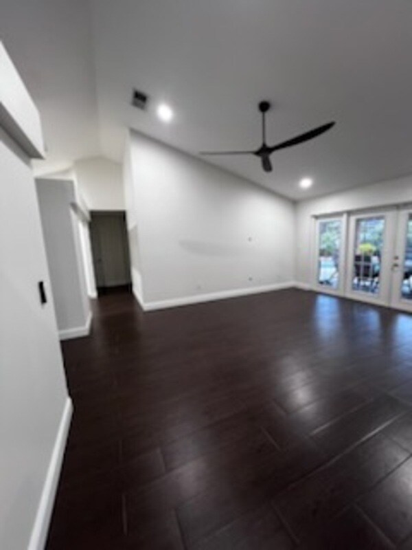 Foto del edificio - 821 Copperfield Terrace