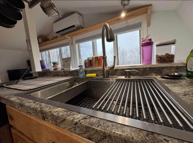 Foto del edificio - 18 Old Hollis Rd