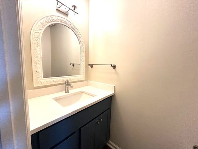 Building Photo - Townhome - 2 Bedroom 1.5 bath