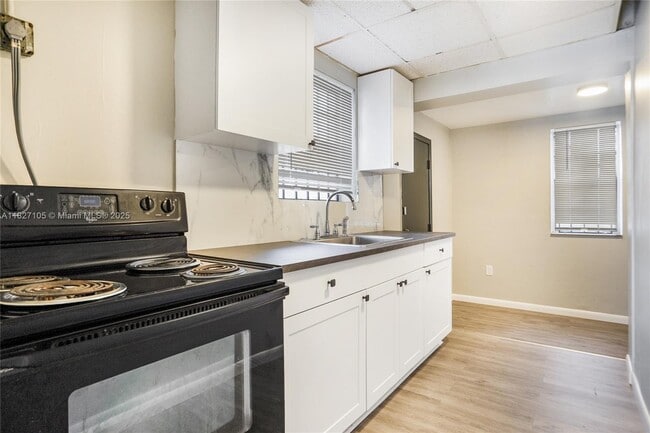 Foto del edificio - 6535 NW 6th Ave