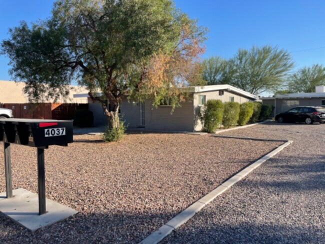 Building Photo - 4037 E Palm Ln