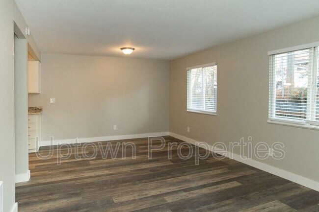 Building Photo - 2602 NE Lombard St