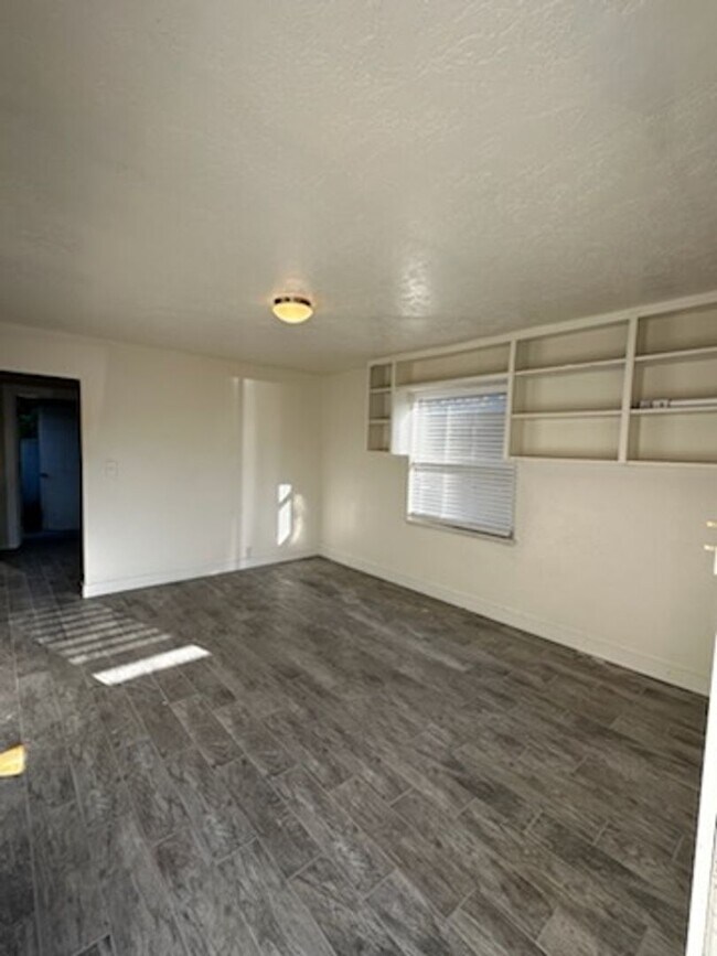 Foto del edificio - 1706 Howard Ave