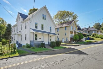 Building Photo - 10 Perry Hill Rd