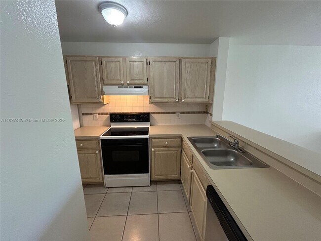 Foto del edificio - 1725 Palm Cove Blvd