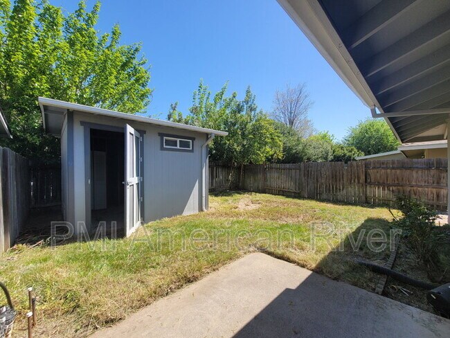 Building Photo - 3028 Olive Glen Ct