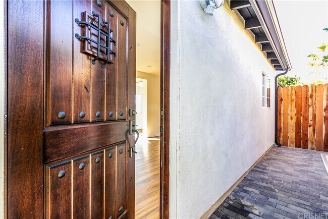 Foto del edificio - 7039 Bevis Ave