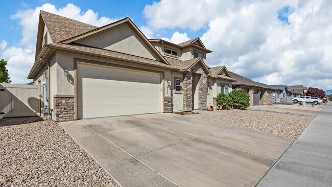 Building Photo - 2478 Tiptop Ave