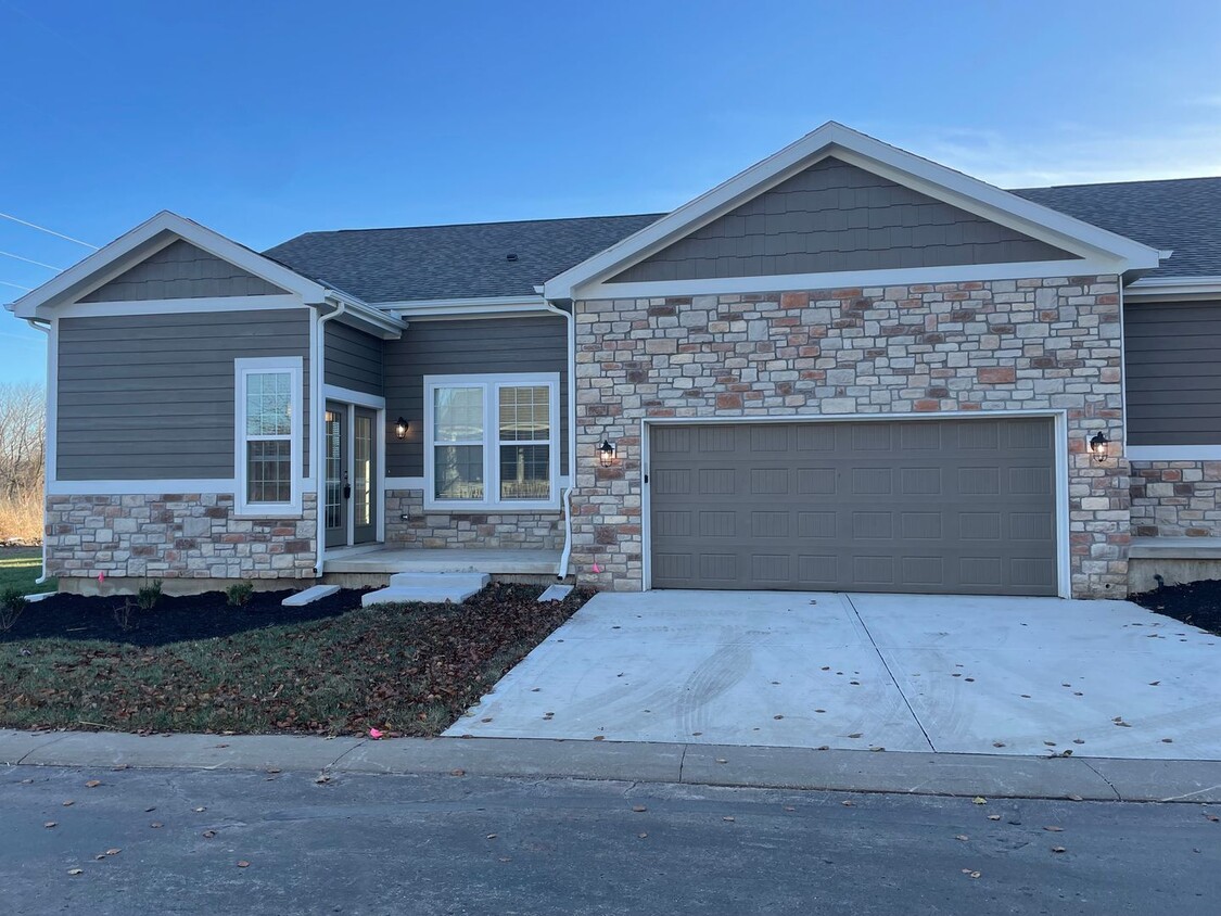 Primary Photo - New townhouse in Blue Valley School District