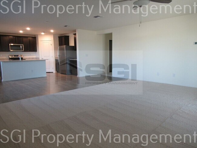 Building Photo - SINGLE LEVEL 4 BEDROOM 2 BATHROOM HOME!