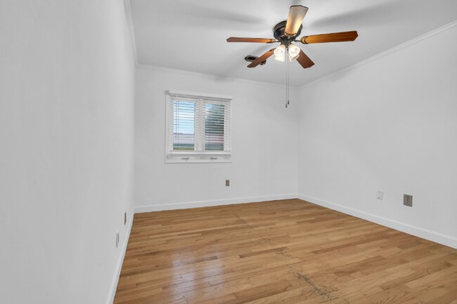 Building Photo - 414 28th Ave N