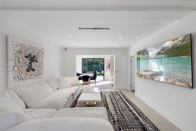 Foto del edificio - 900 W 47th Ct