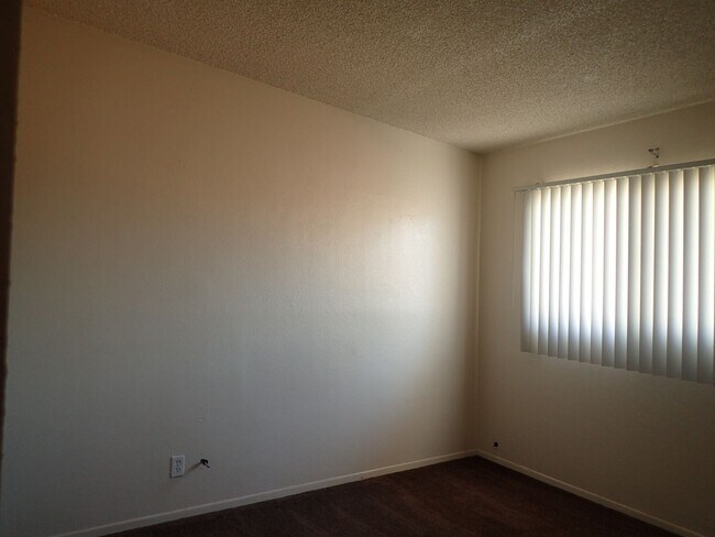 Foto del edificio - 2 bedroom with garage