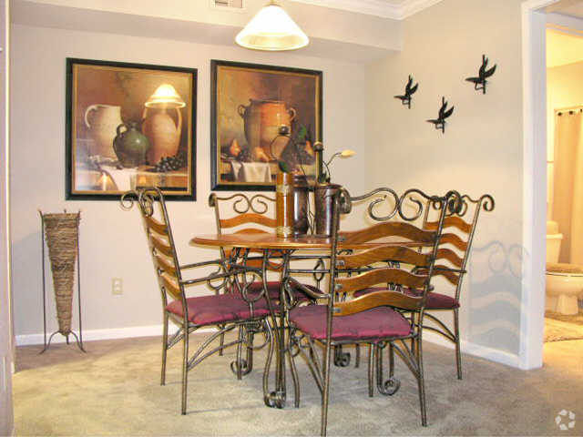 Dining Room - Walnut Terrace Apartments