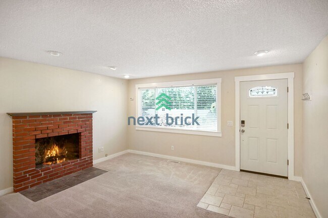 Building Photo - Beautiful Rambler in Redmond Available for...