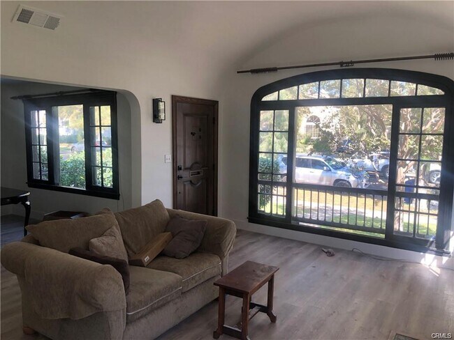 Foto del edificio - 1951 Midvale Ave