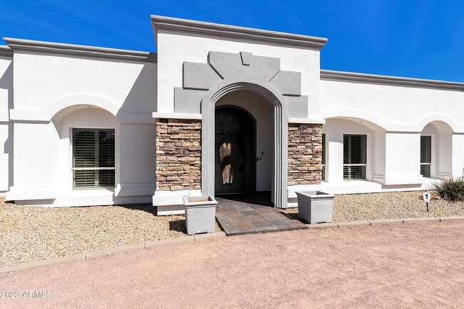 Building Photo - 6720 E Stallion Rd