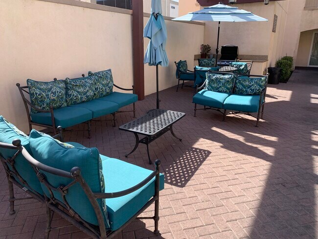 Barbecue Area - 17230 Newhope St
