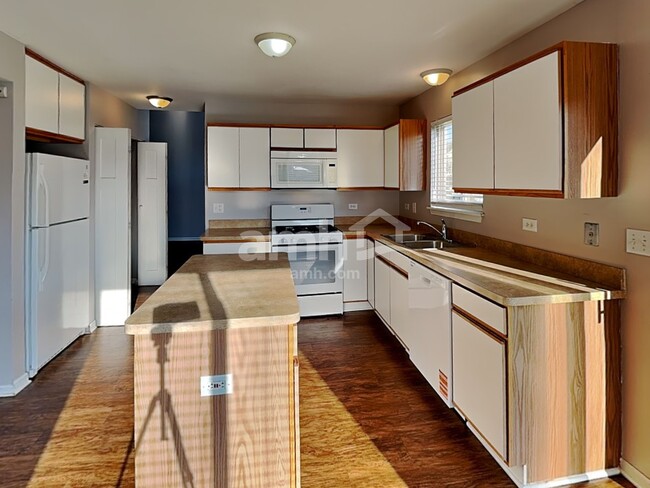 Building Photo - 300 Annandale Dr