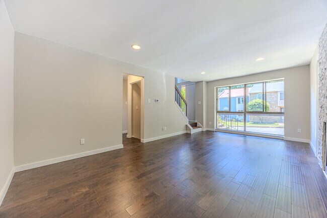 Foto del edificio - 6023 Forrest Hollow Ln