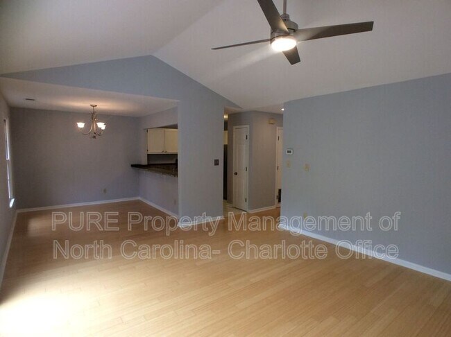 Foto del edificio - 3302 Selwyn Farms Ln