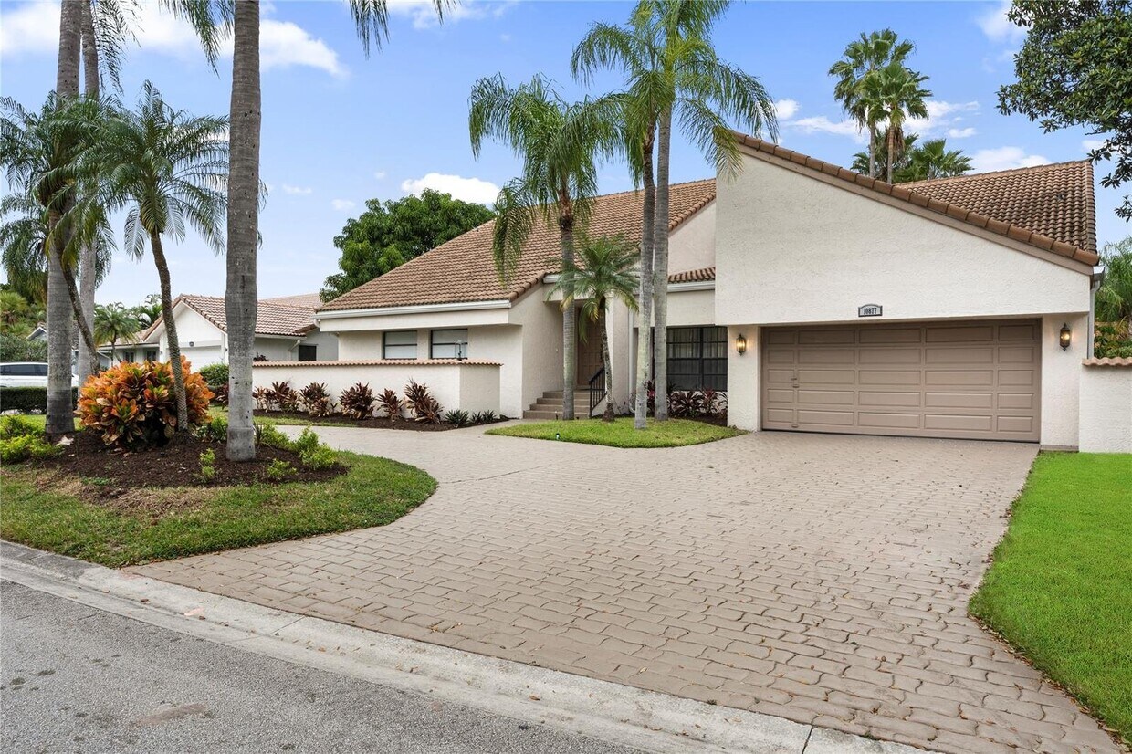 Foto principal - 10877 NW 6th St