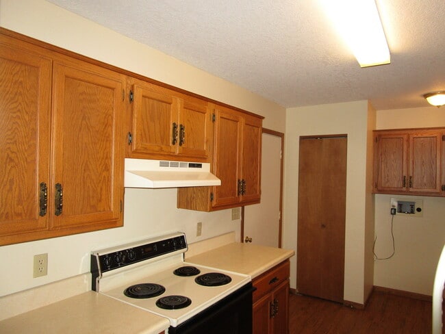 Building Photo - New Listing in Albion!!!