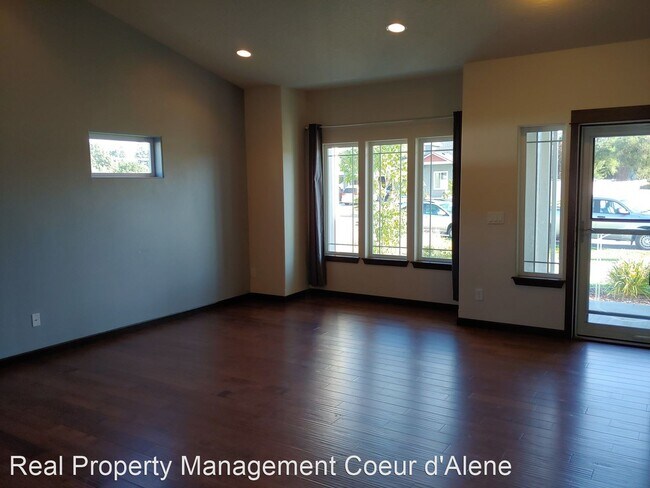 Foto del edificio - 3 br, 2 bath House - 1809 W Boyles Ave.