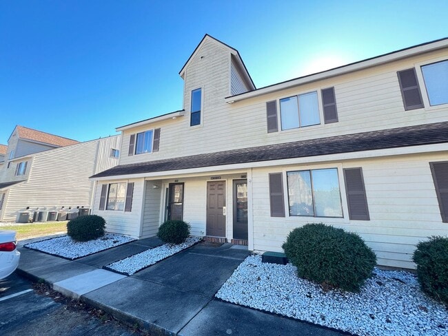 Foto del edificio - Come see this beautiful, furnished studio condo in the Fairwood Lakes section of Island Green. Av...