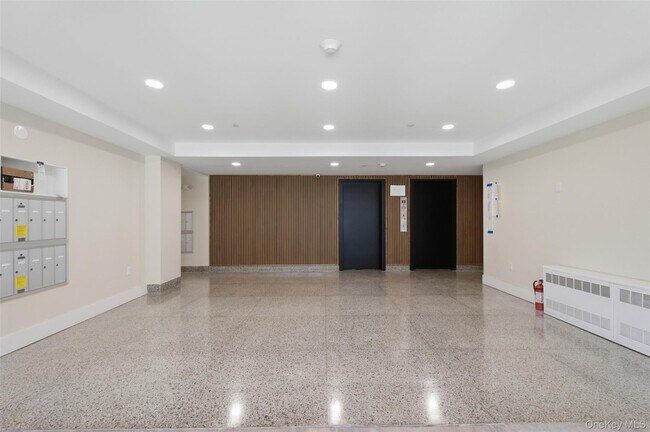 Foto del edificio - 671 Bronx River Rd